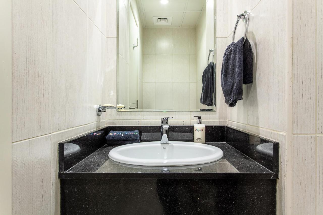 Staycae Holiday Homes - Tower 108 Dubai Bagian luar foto